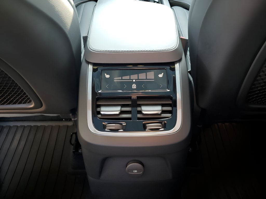 Used Car 2024 Volvo Xc90 Recharge Plug-in Hybrid  Ultimate For Sale Under $60,000 In Austin, Texas