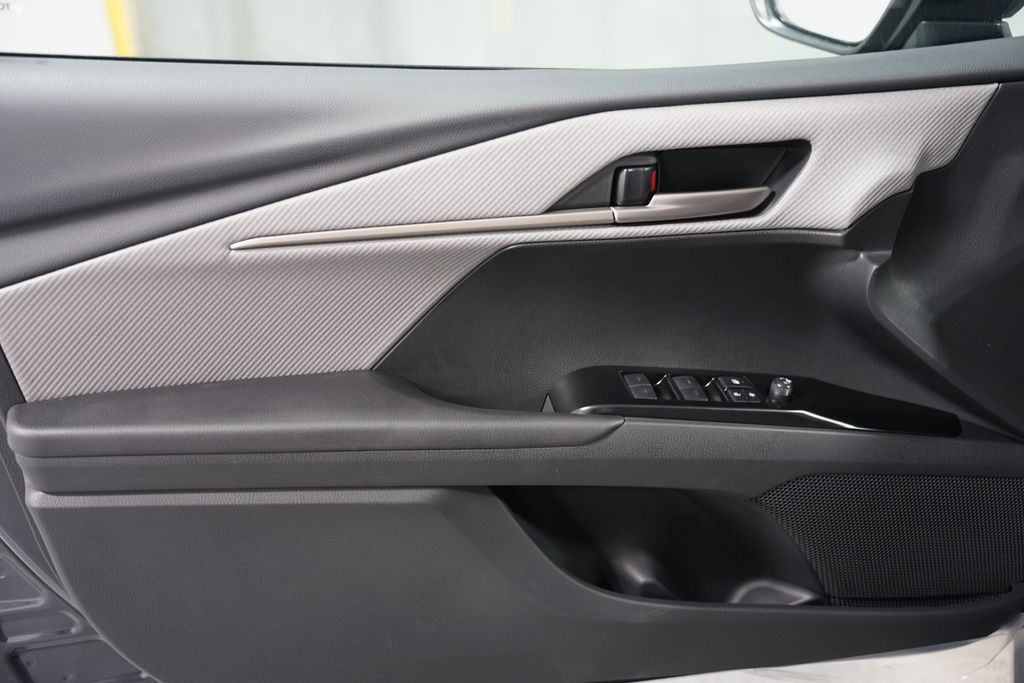 Thumbnail: 2025 Toyota Camry - 31