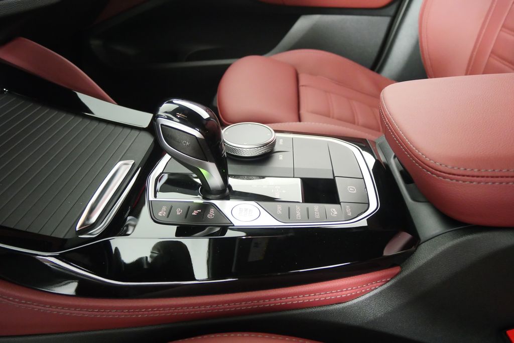 Thumbnail: 2025 BMW X4 - 21