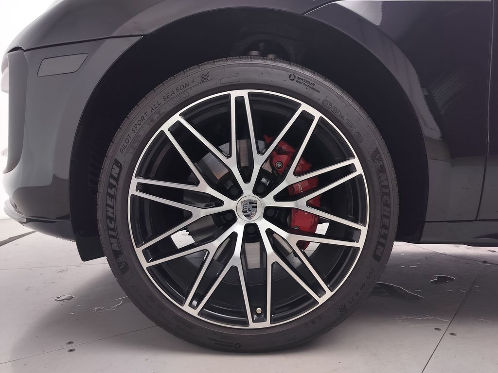 Thumbnail: 2023 Porsche Macan - 26