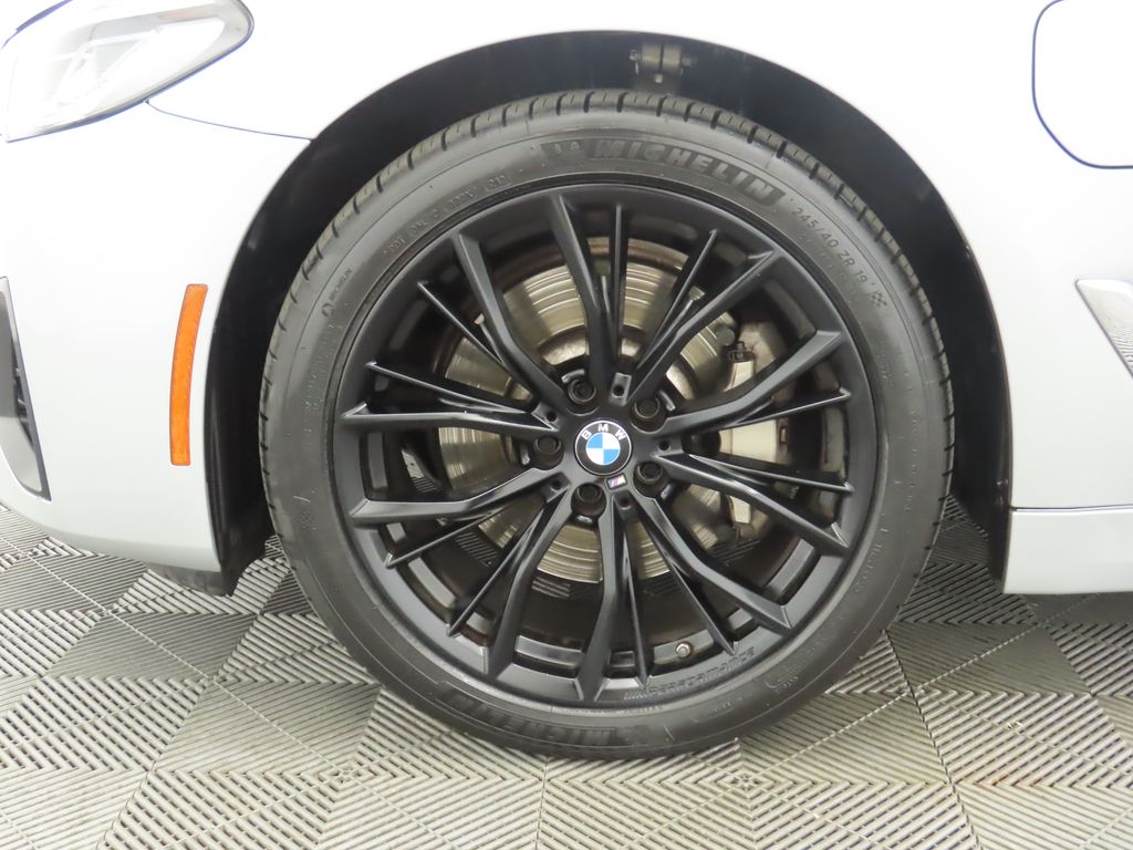 Thumbnail: 2021 BMW 5 Series - 31