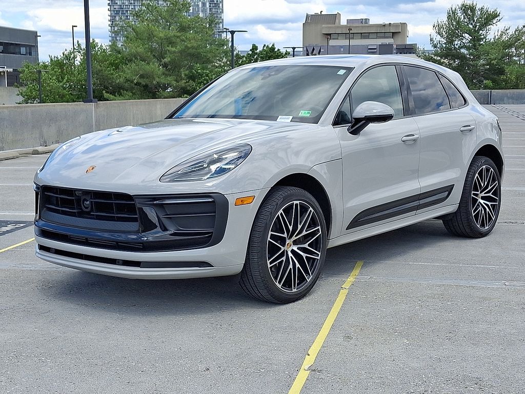 2024 Porsche Macan T -
                Vienna, VA