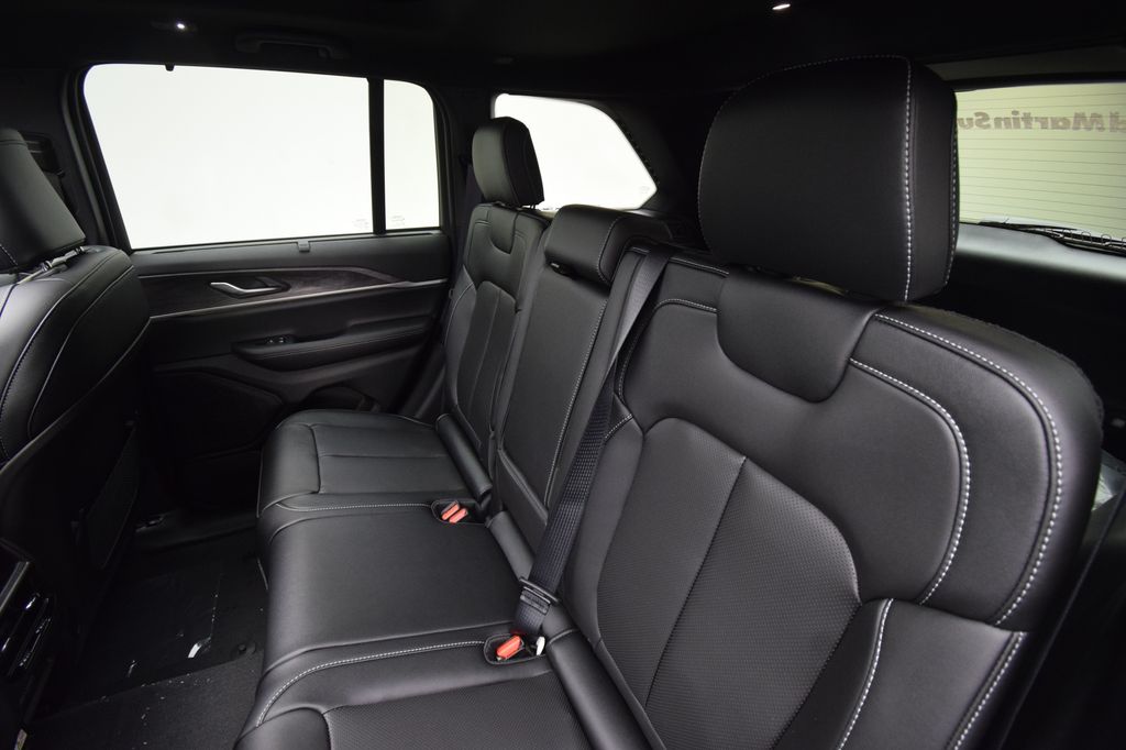new 2025 Jeep Grand Cherokee car, priced at $47,093