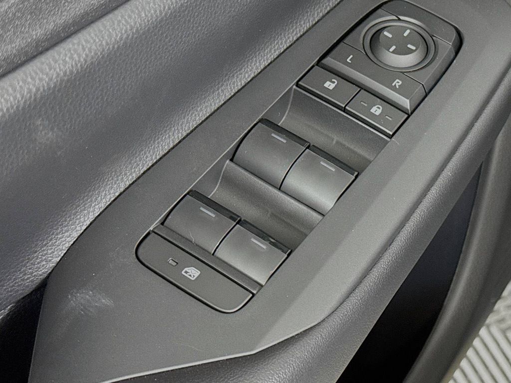 2026 Toyota Prius Plug-in Hybrid SE - Photo 19