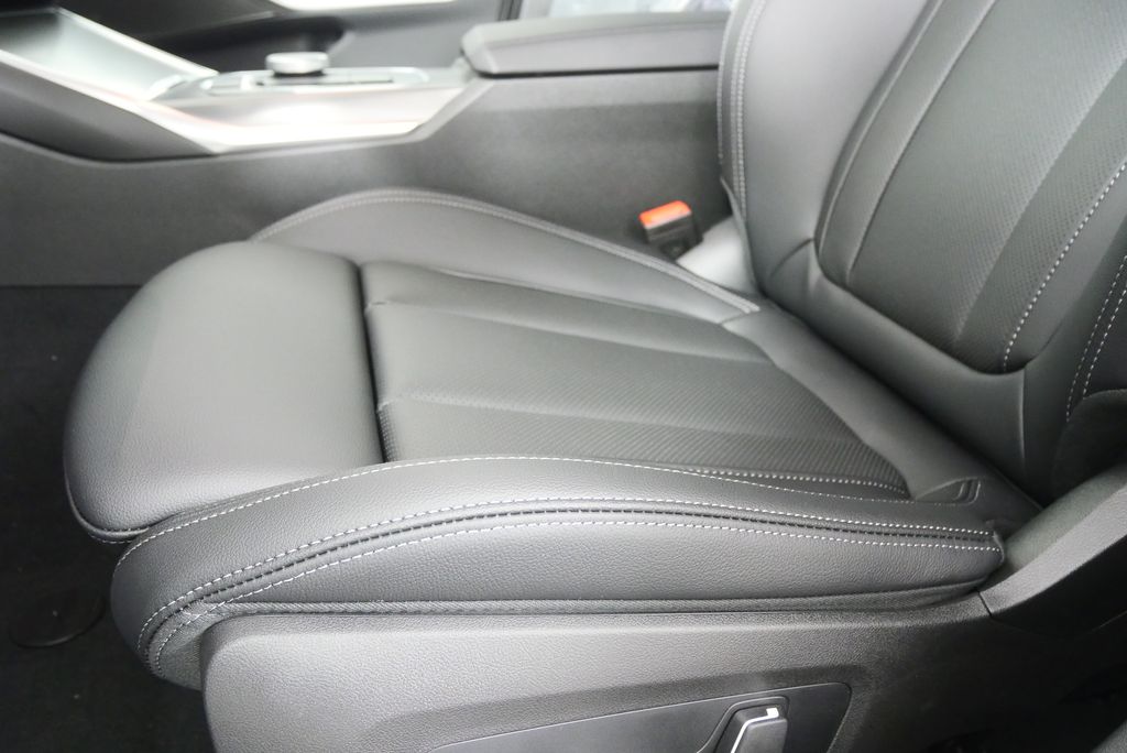 Thumbnail: 2026 BMW 3 Series - 10