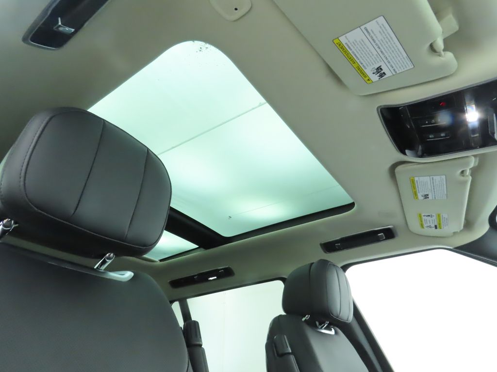 Thumbnail: 2025 Land Rover Range Rover - 19