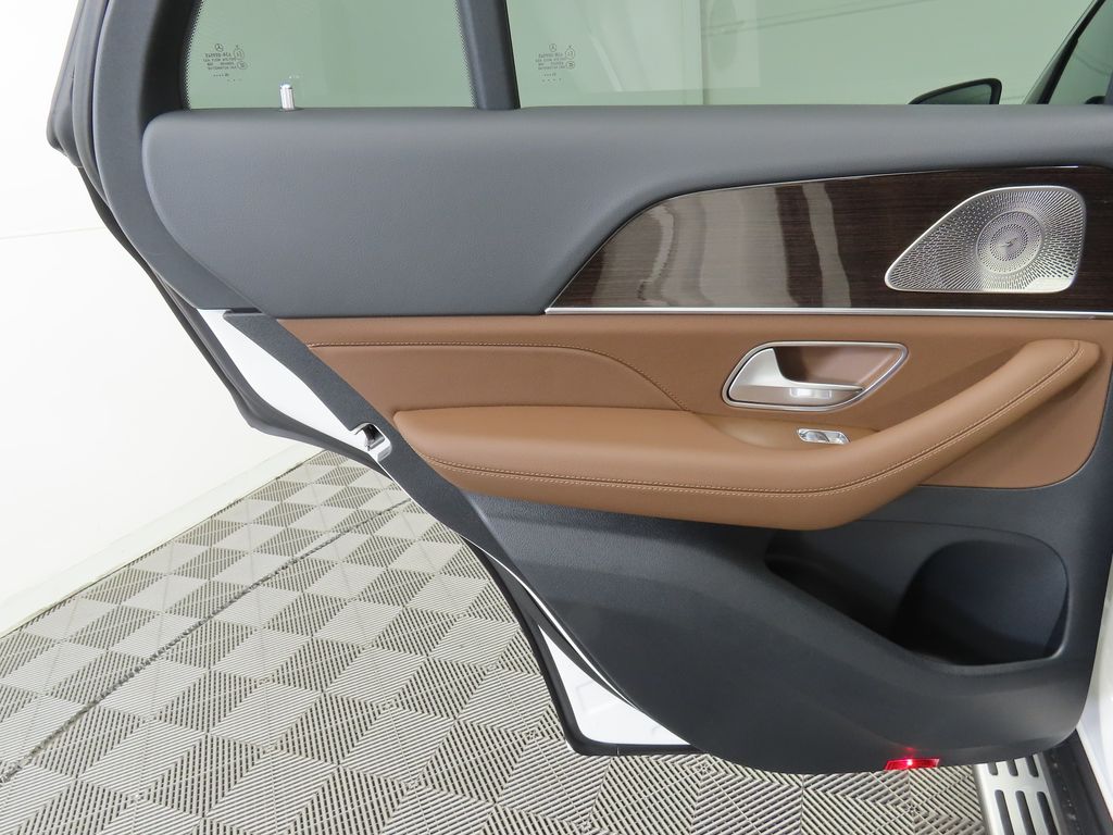 Thumbnail: 2026 Mercedes-Benz GLE - 26