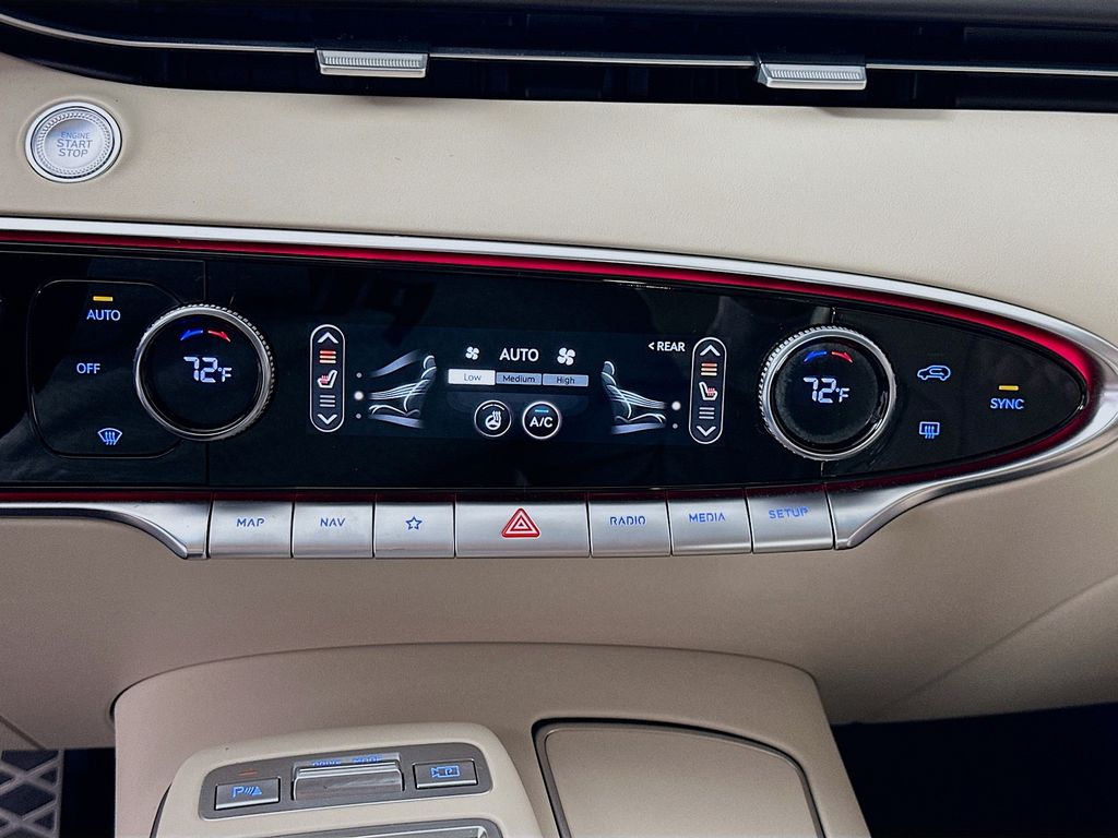 Thumbnail: 2022 Genesis GV70 - 16