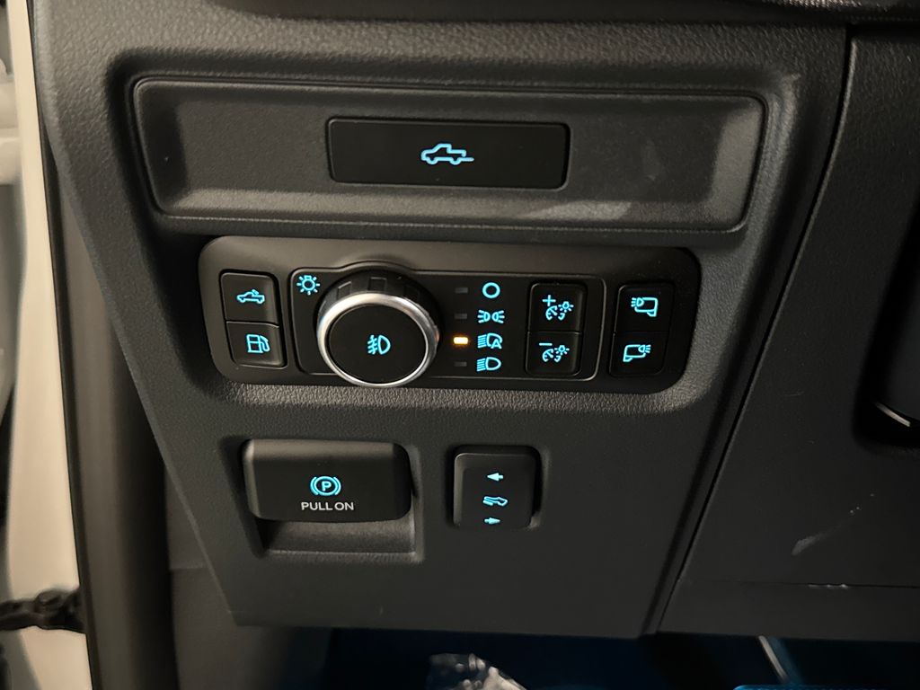 New 2026 White Ford Platinum image 33