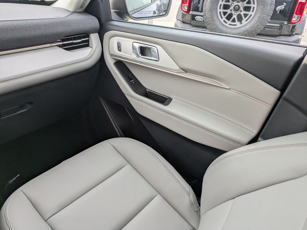 2026 Ford Explorer Active (200A)