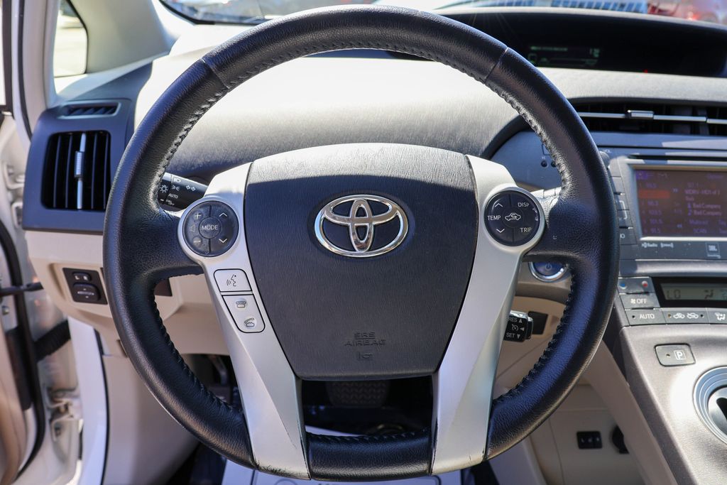 2012 Toyota Prius One 17