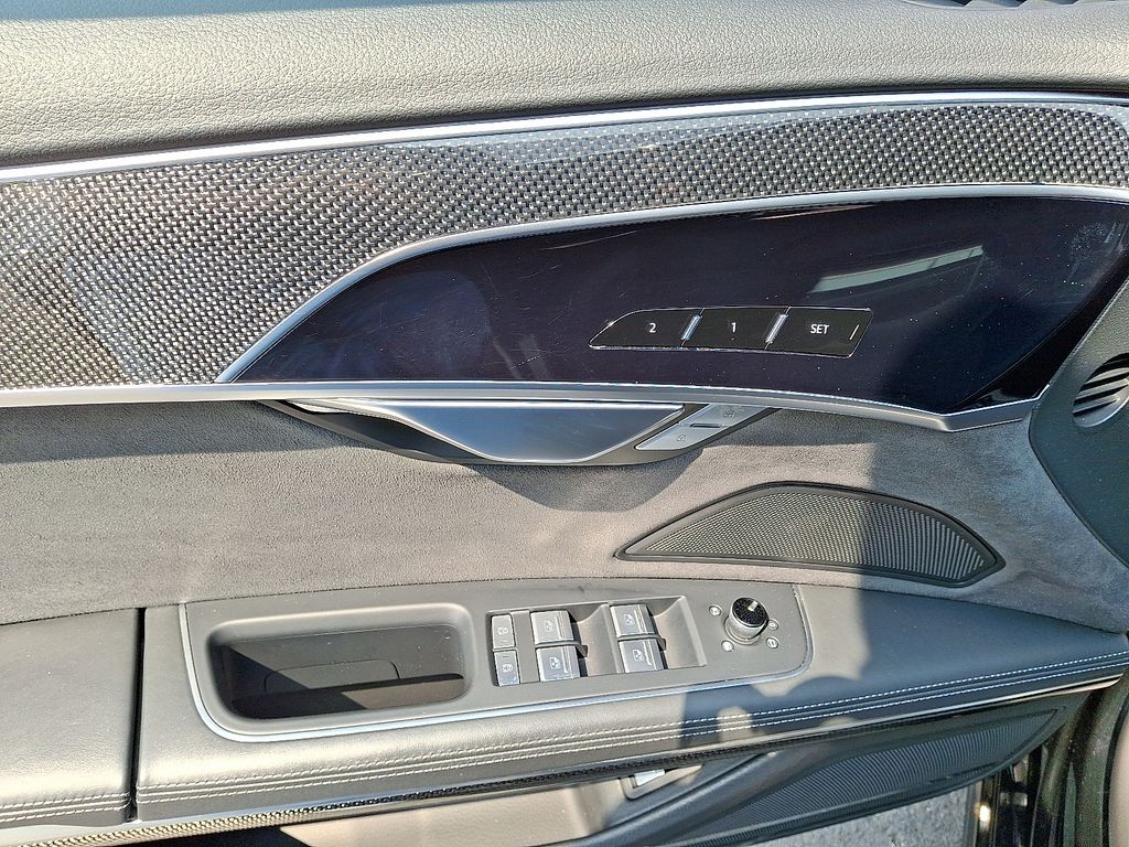 2022 Audi S8 4.0T 12