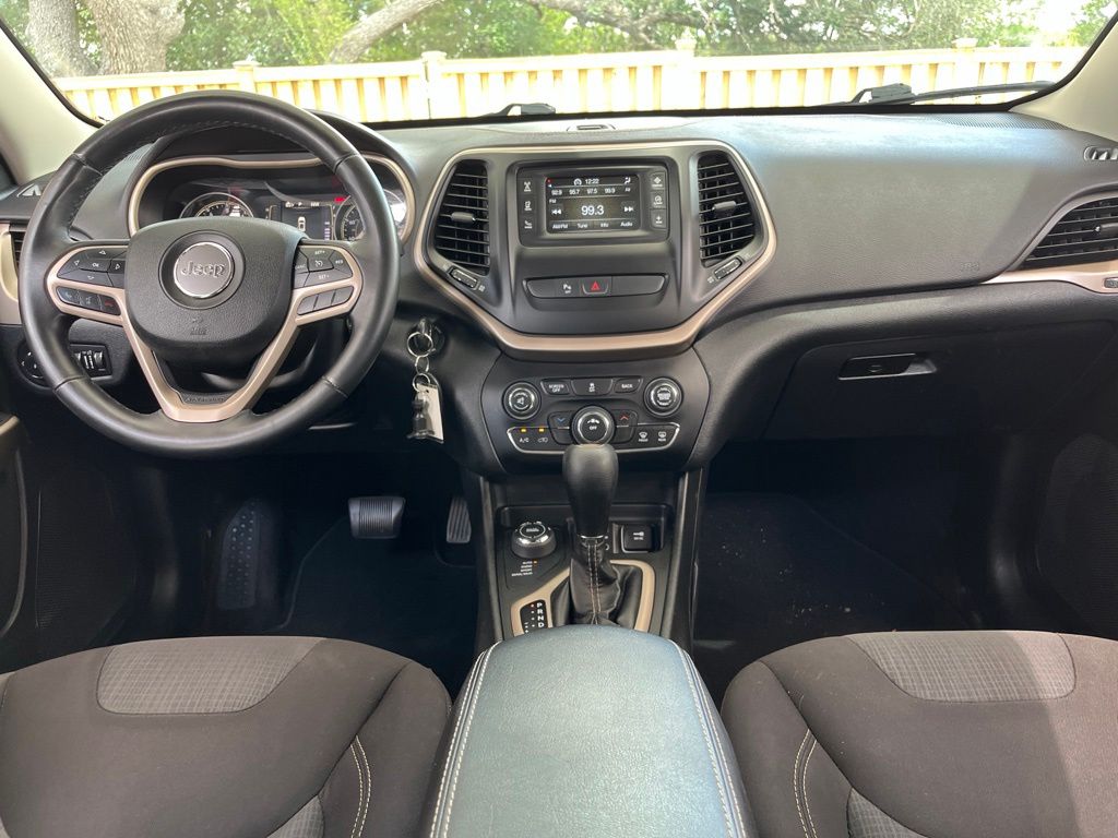 Thumbnail: 2017 Jeep Cherokee - 16