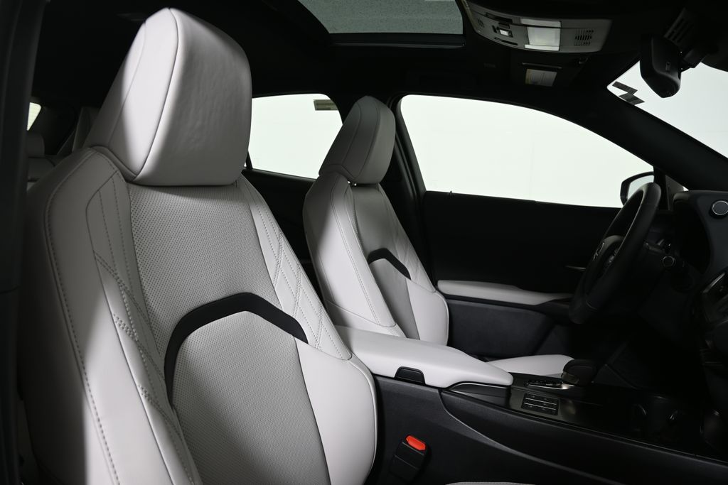 Thumbnail: 2025 Lexus UX - 32