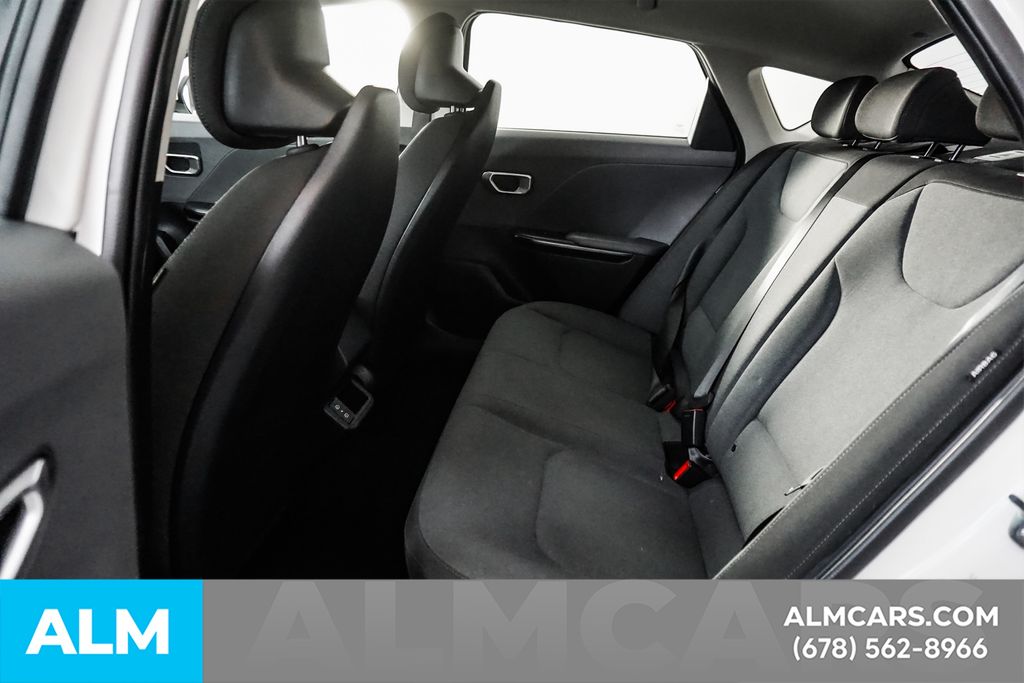 Used 2025 White Kia LXS image 17