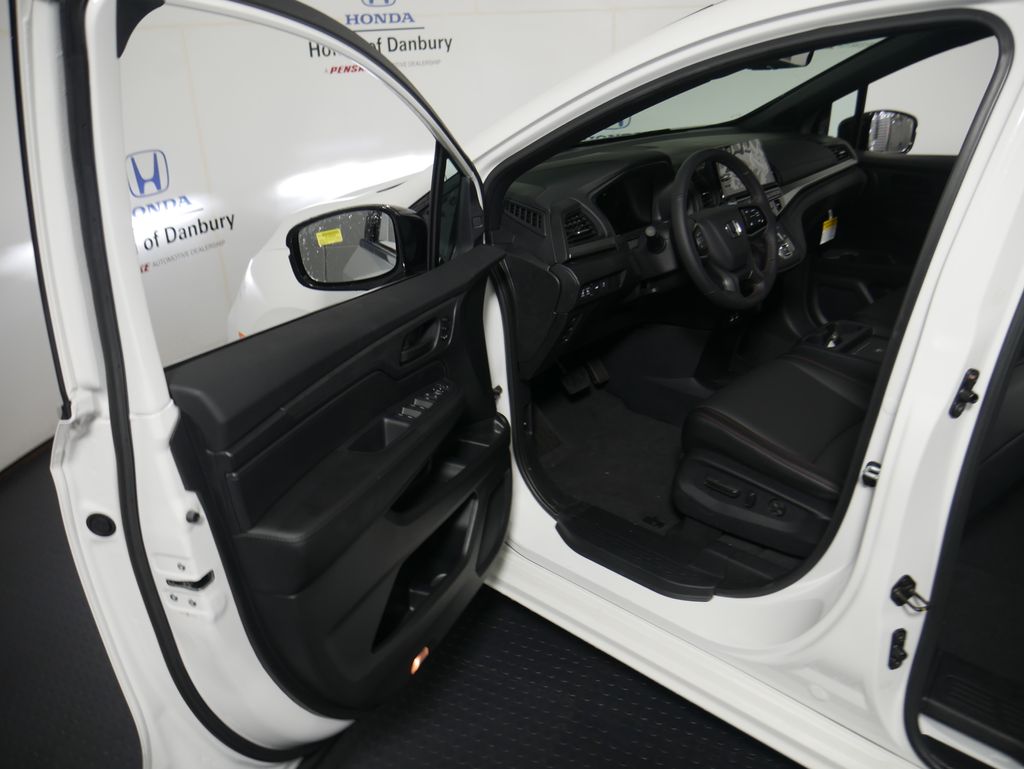 Thumbnail: 2026 Honda Odyssey - 8