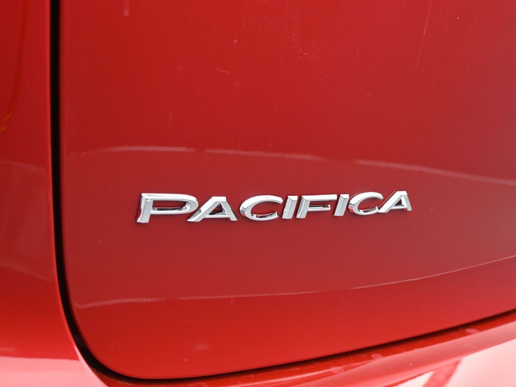 New 2026 Red Hot Pearlcoat Chrysler Select image 28