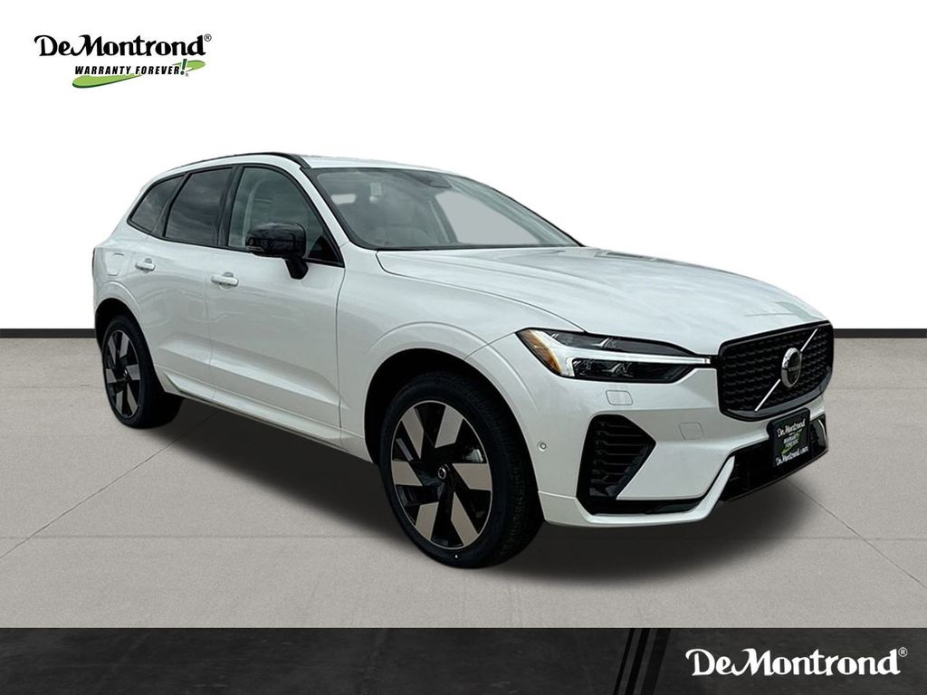 New 2025 Crystal White Volvo T8 Plus image 8