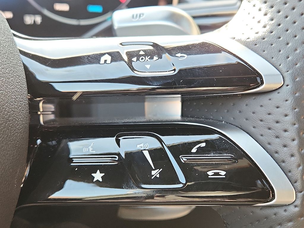 Thumbnail: 2025 Mercedes-Benz GLC - 24