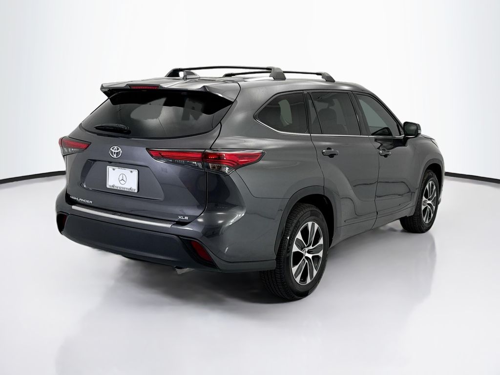 Thumbnail: 2022 Toyota Highlander - 5