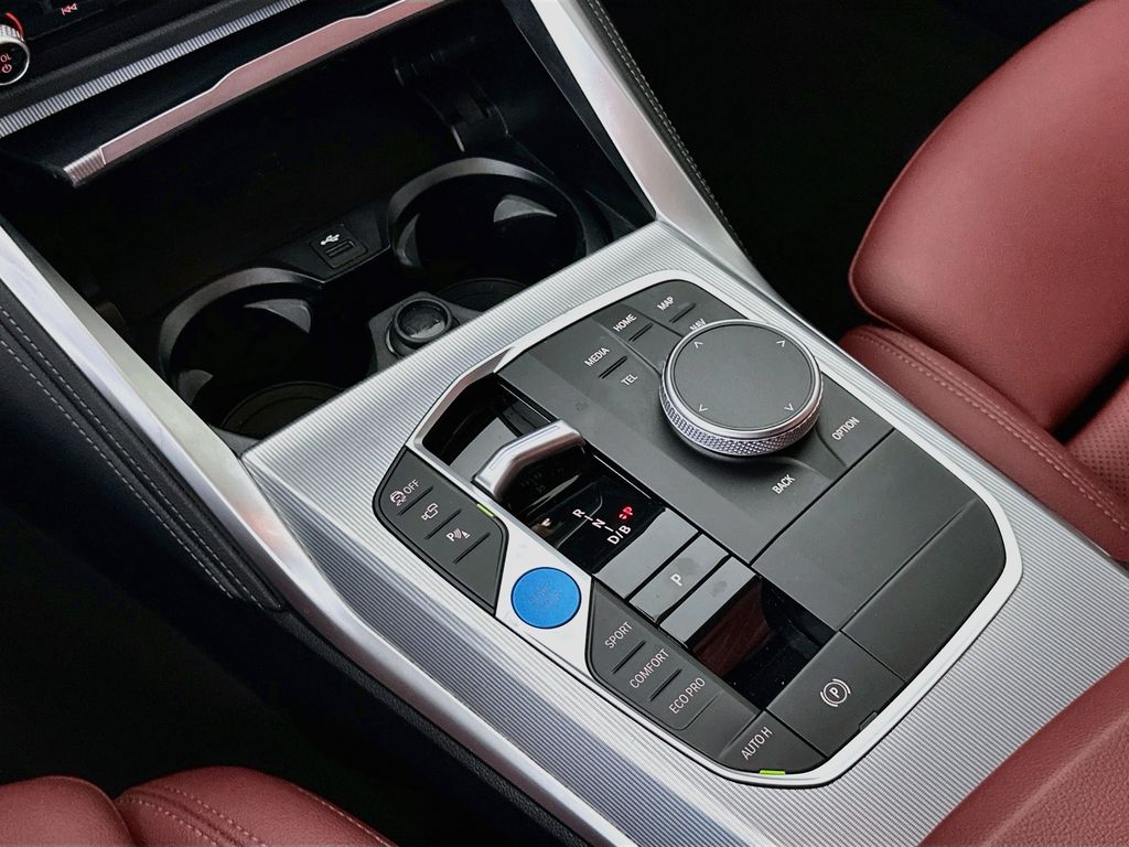 Thumbnail: 2023 BMW i4 - 17