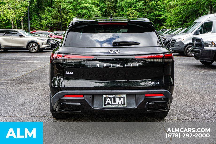 Used 2024 Black INFINITI LUXE image 10