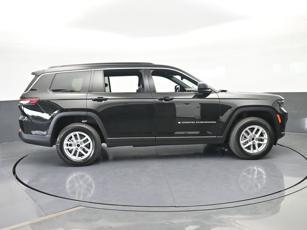 New 2026 Diamond Black Crystal Pearlcoat Jeep Laredo image 7
