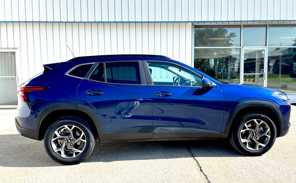 Blue Glow Metallic 2024 Chevrolet Trax SUV / Crossover Front-Wheel Drive 6-Speed Automatic