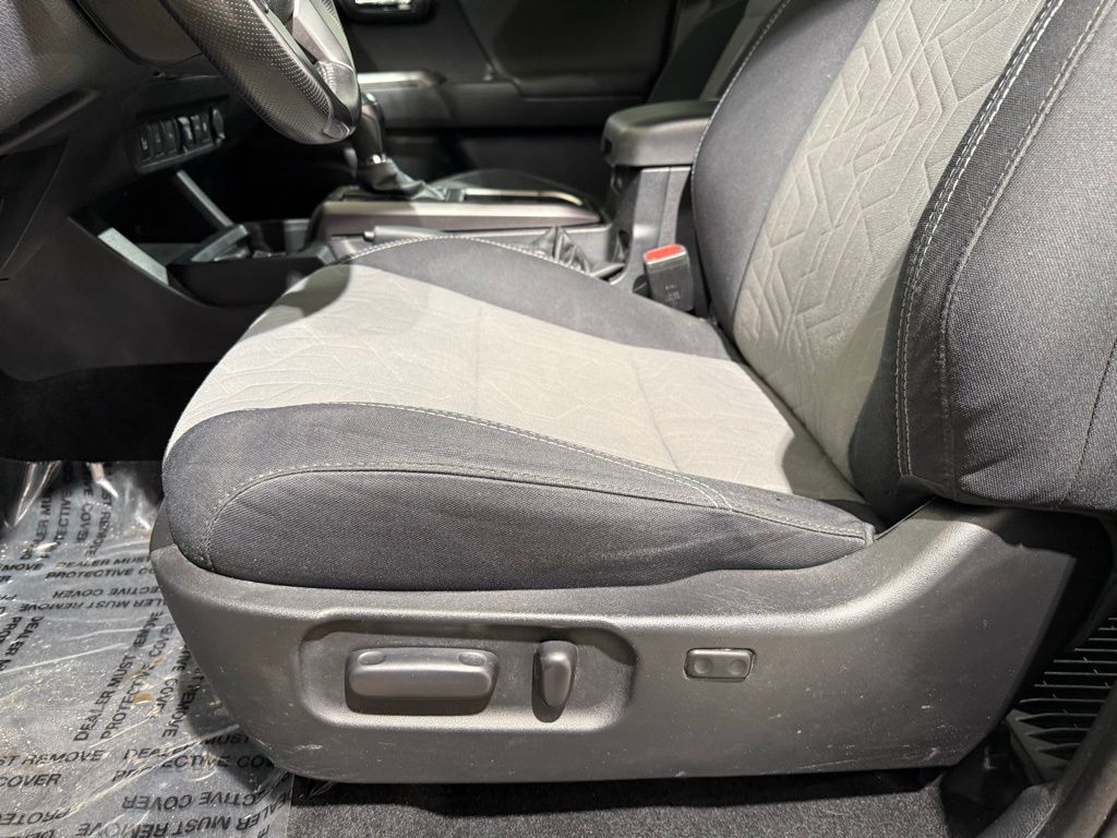 Thumbnail: 2020 Toyota Tacoma - 13