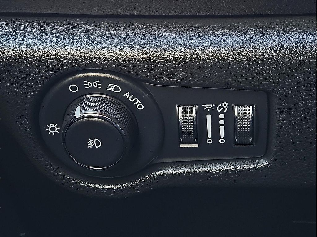 Used 2025 Chrysler Pacifica For Sale in Farmington, AR