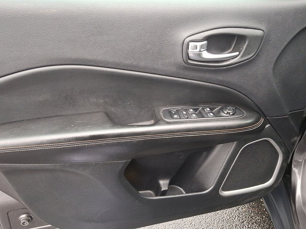 Thumbnail: 2018 Jeep Compass - 13