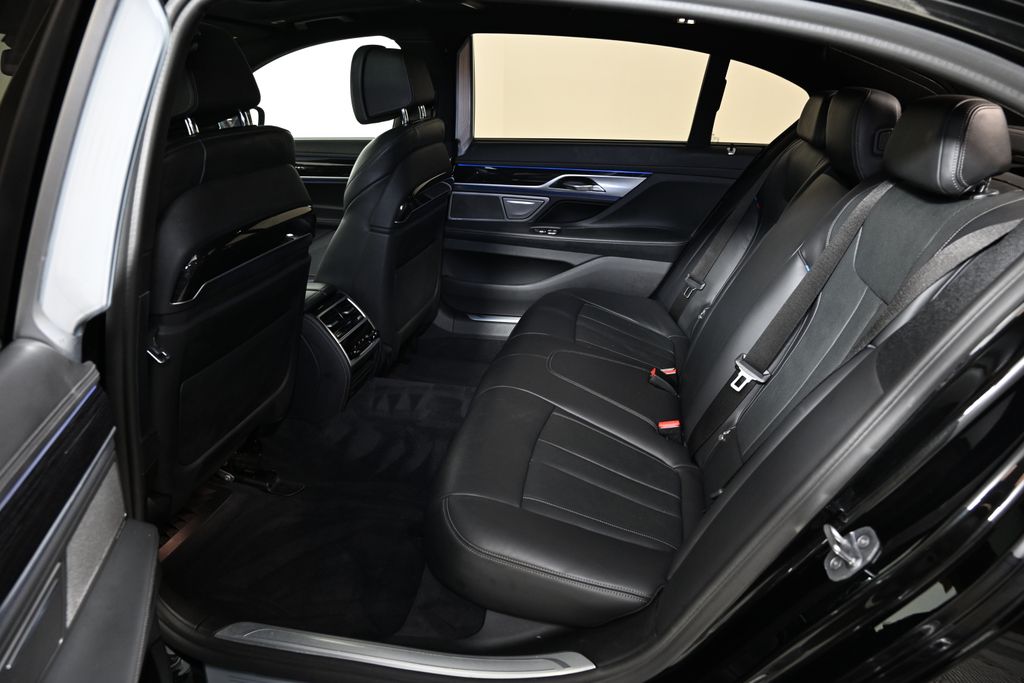 Thumbnail: 2020 BMW 7 Series - 24