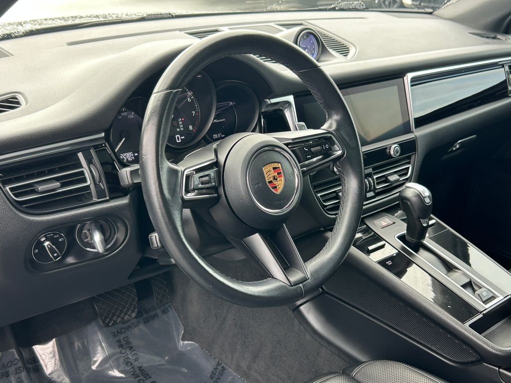 Thumbnail: 2023 Porsche Macan - 13