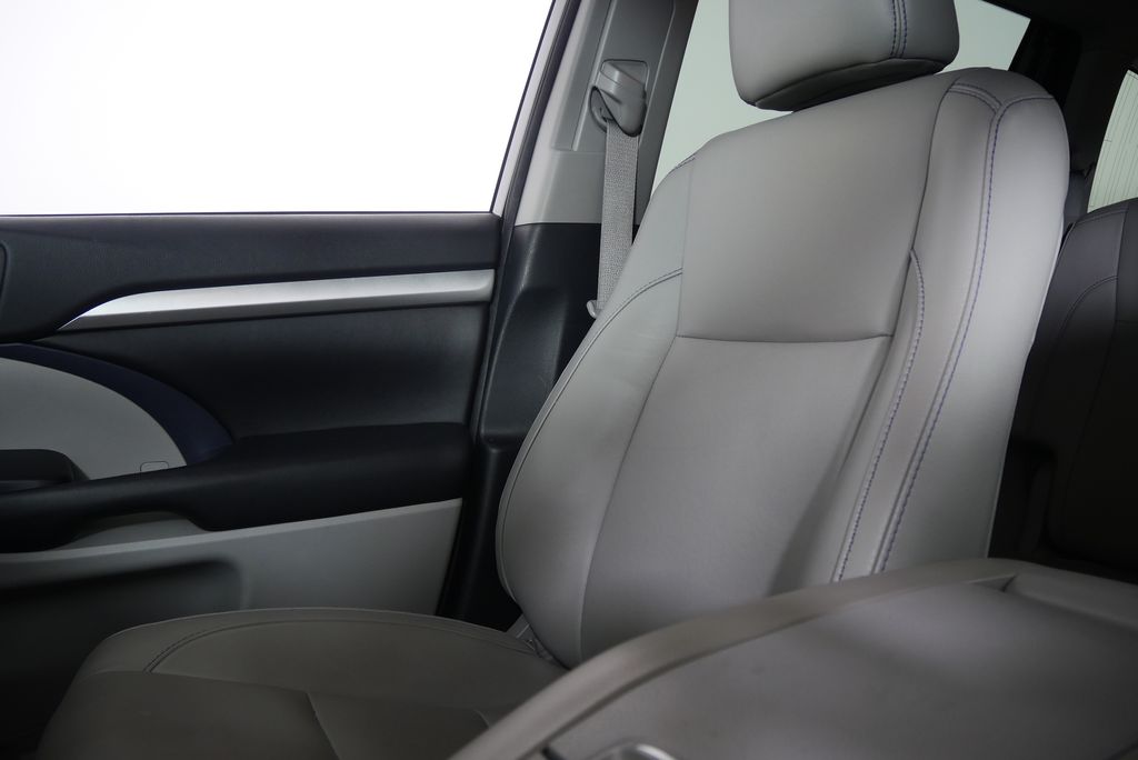 Thumbnail: 2018 Toyota Highlander - 26
