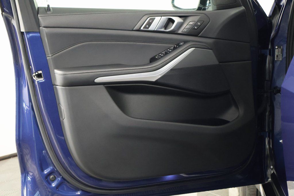 Thumbnail: 2022 BMW X5 - 12