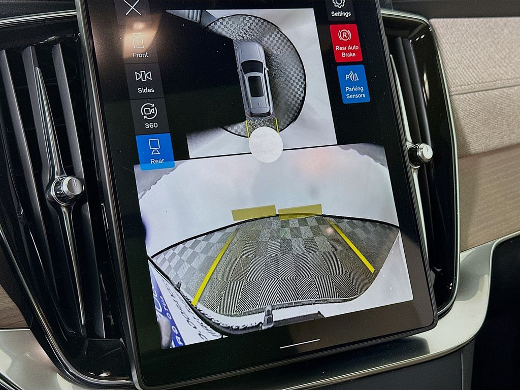2026 Volvo XC90 Plus - Photo 23