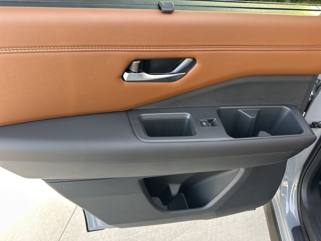 2025 Boulder Gray Pearl Nissan Pathfinder Platinum FWD SUV