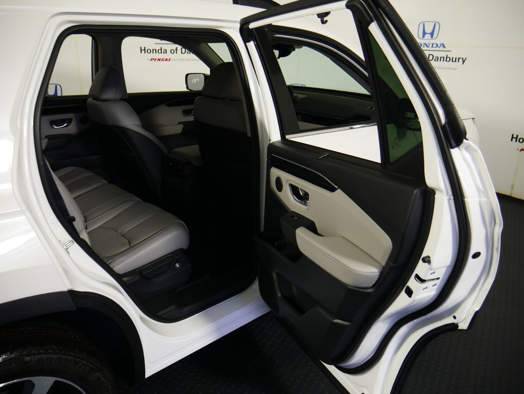 2025 Honda Pilot Touring 8