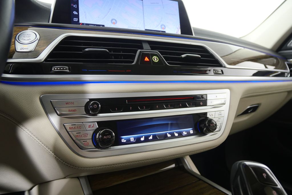 Thumbnail: 2018 BMW 7 Series - 26