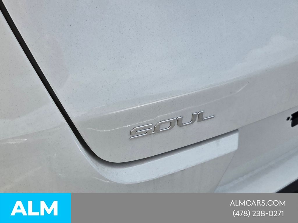 Used 2025 White Kia LX image 8