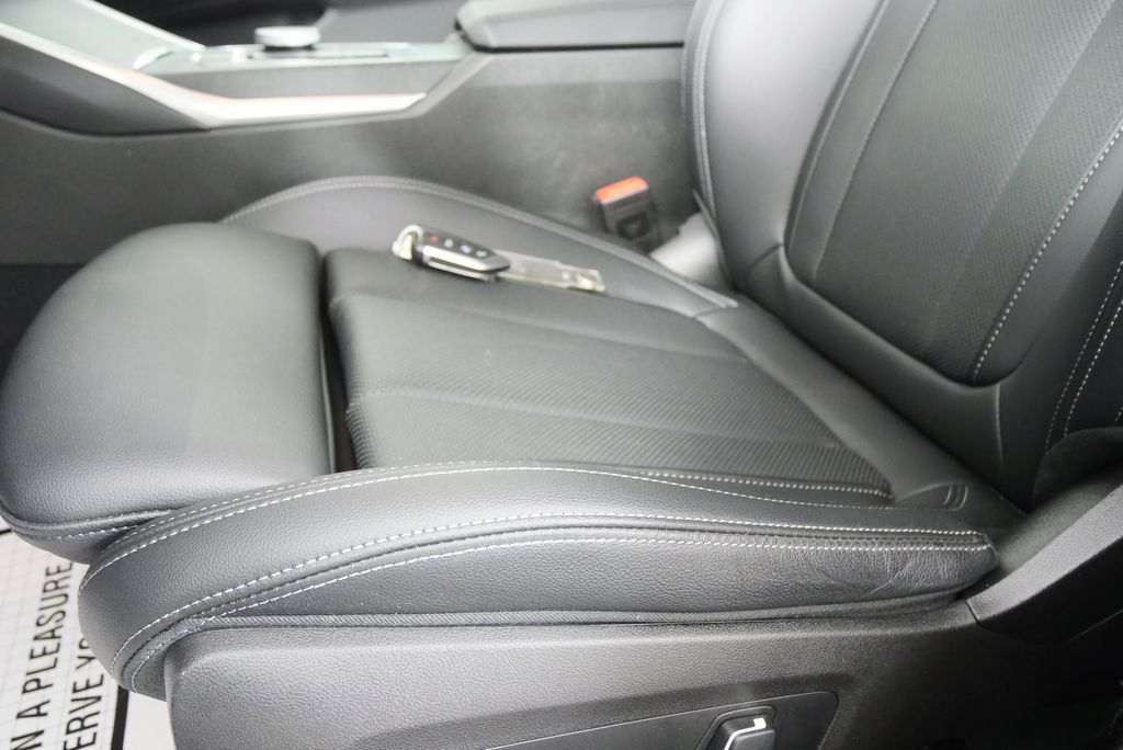 Thumbnail: 2025 BMW 3 Series - 10