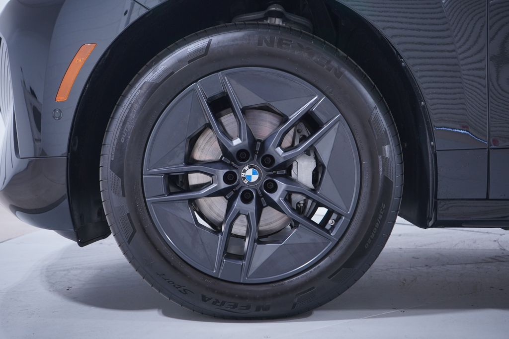 Thumbnail: 2026 BMW iX - 2