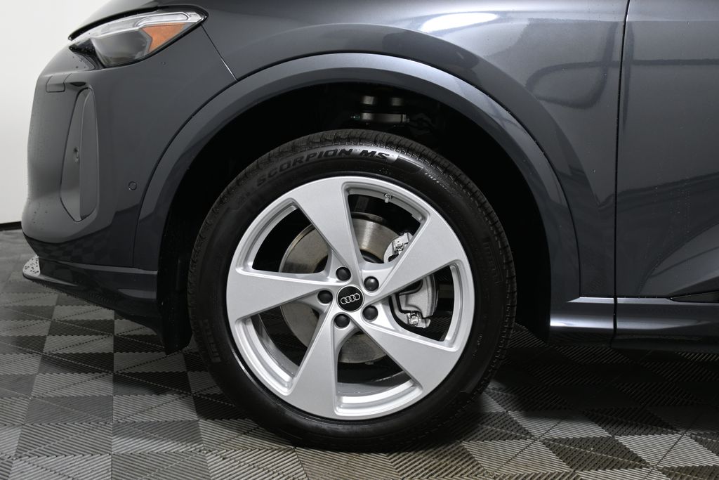 Thumbnail: 2025 Audi Q5 - 11