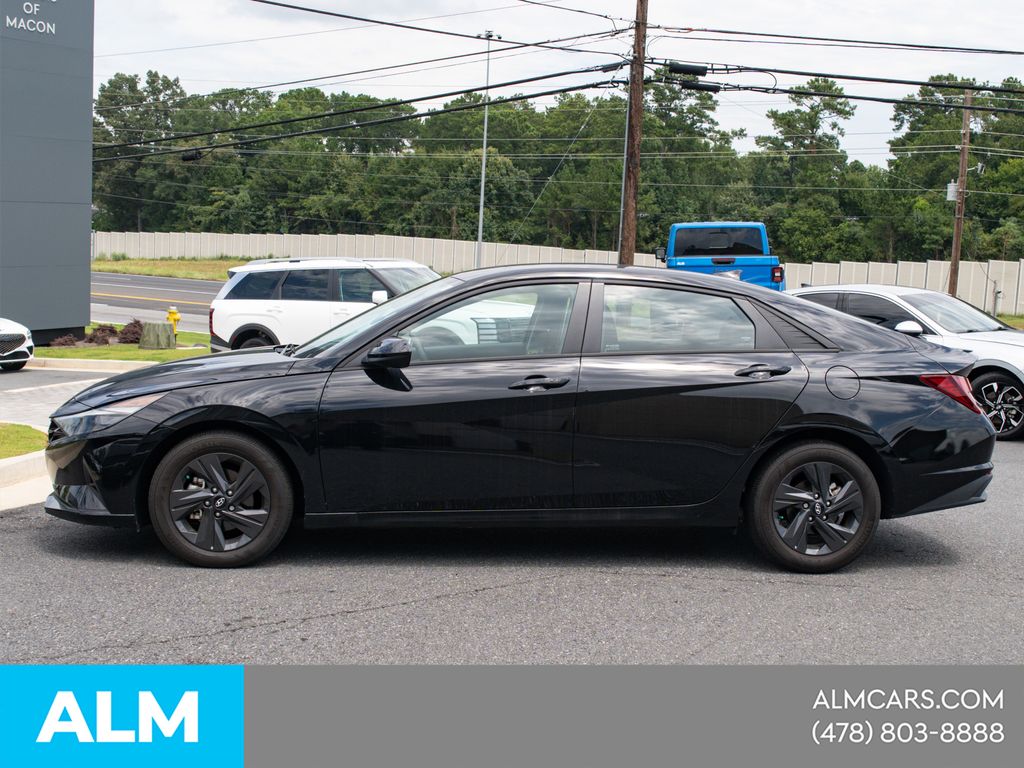 Used 2023 Black Hyundai SEL image 6