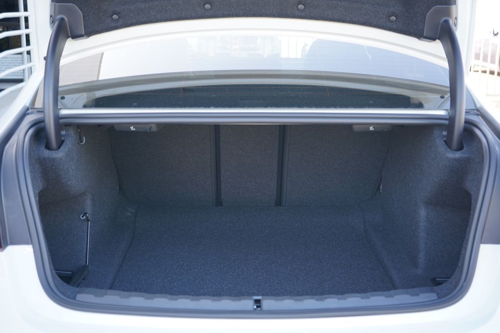 Thumbnail: 2026 BMW 3 Series - 21