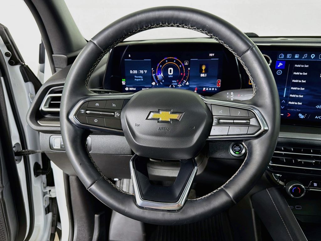 Used 2025 Chevrolet Traverse SUV