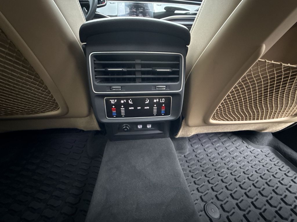 Thumbnail: 2019 Audi Q8 - 18