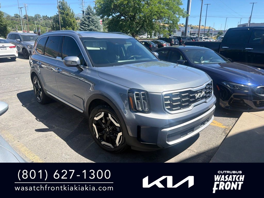 Everlasting Silver 2023 Kia Telluride S AWD SUV / Crossover All-Wheel Drive 8-Speed Automatic