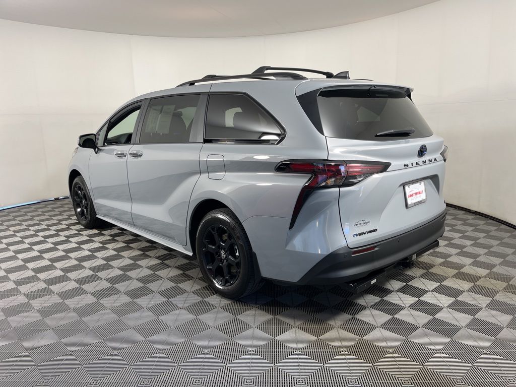 Thumbnail: 2025 Toyota Sienna - 3