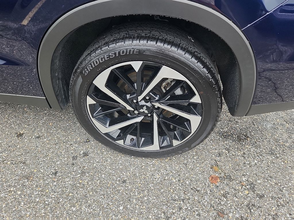 Thumbnail: 2024 Mitsubishi Outlander - 8